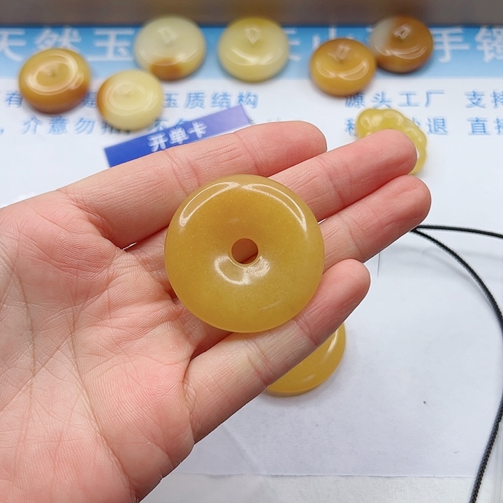 石英质玉手镯未镶嵌招***女大扣子