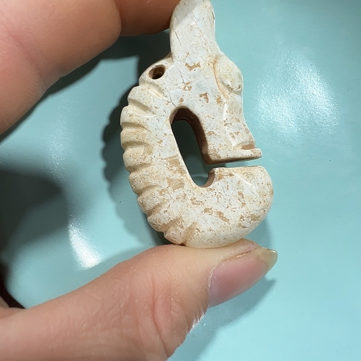 透闪石质玉未镶嵌挂件