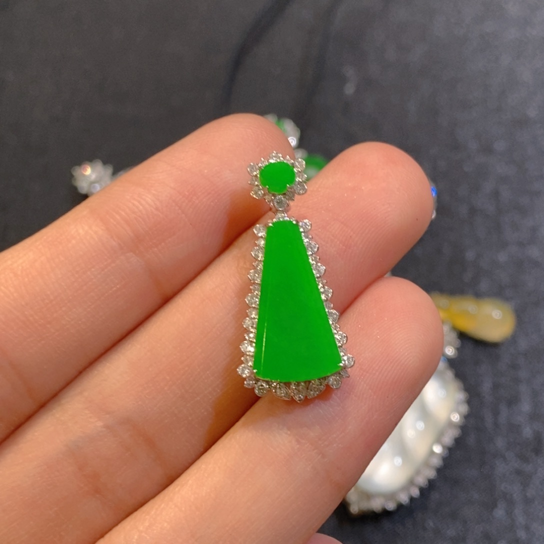 翡翠18K金镶嵌颈饰天然缅甸A货翡翠