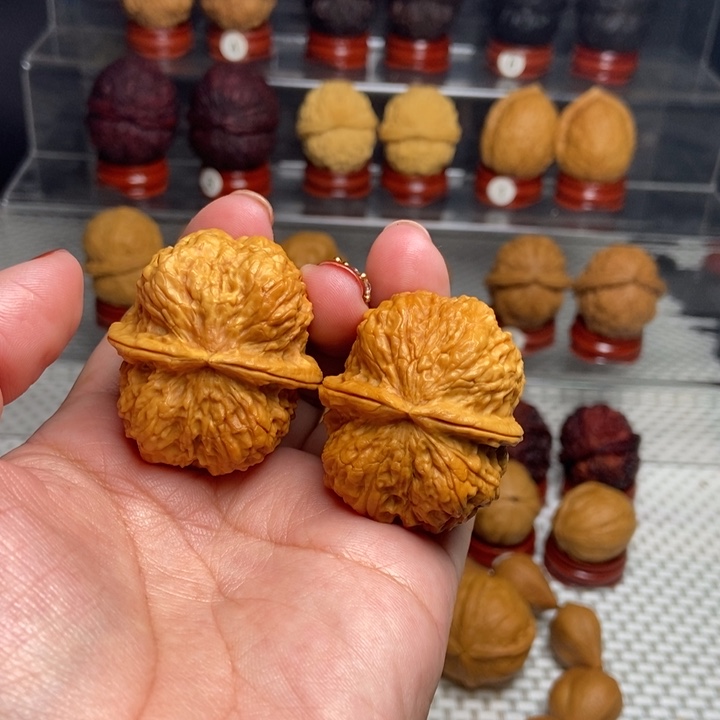 文玩核桃把件鬼脸铁蝴蝶20