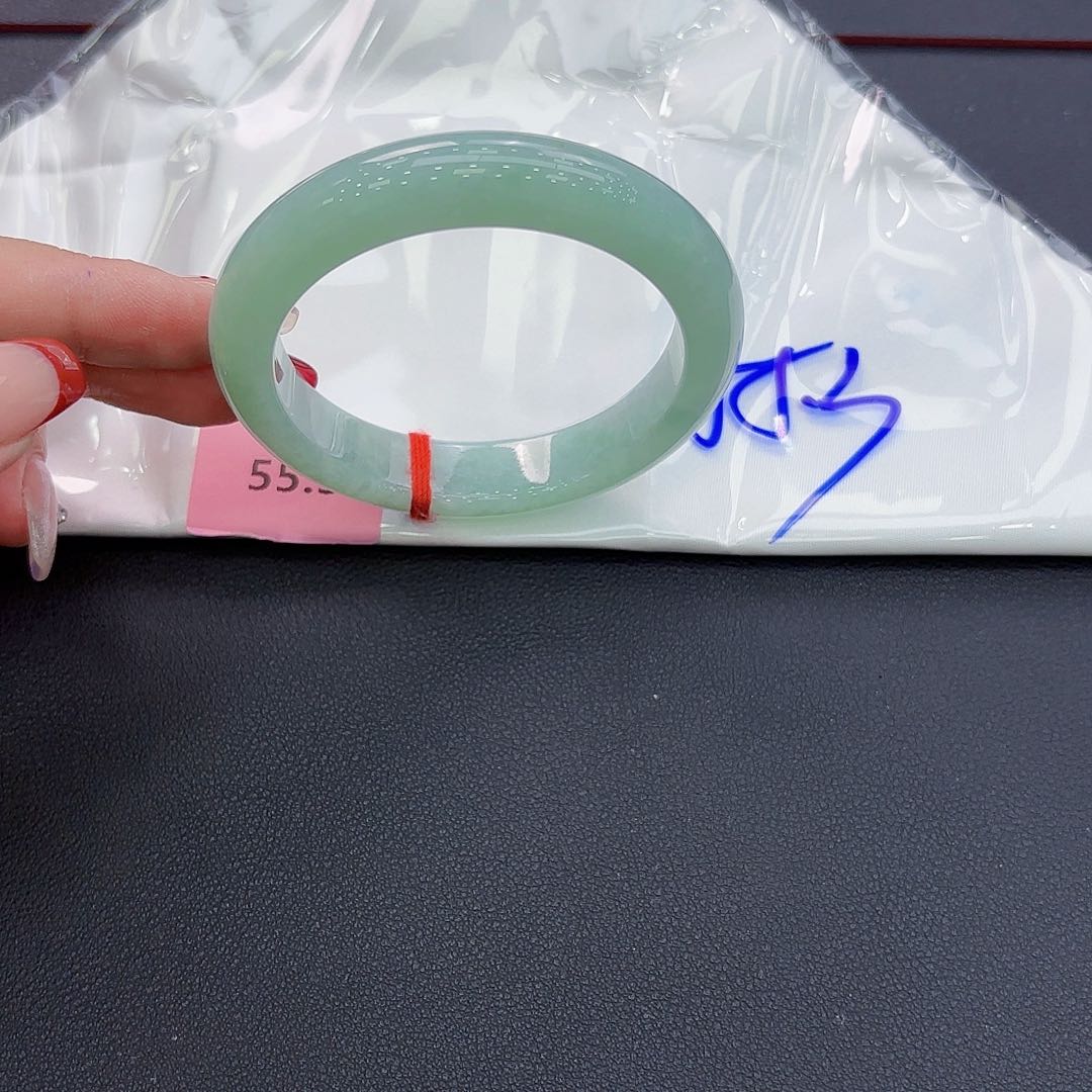 翡翠手镯未镶嵌手镯