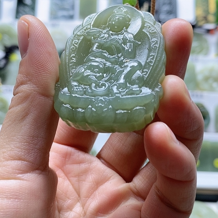 和田玉颈饰足铂镶嵌