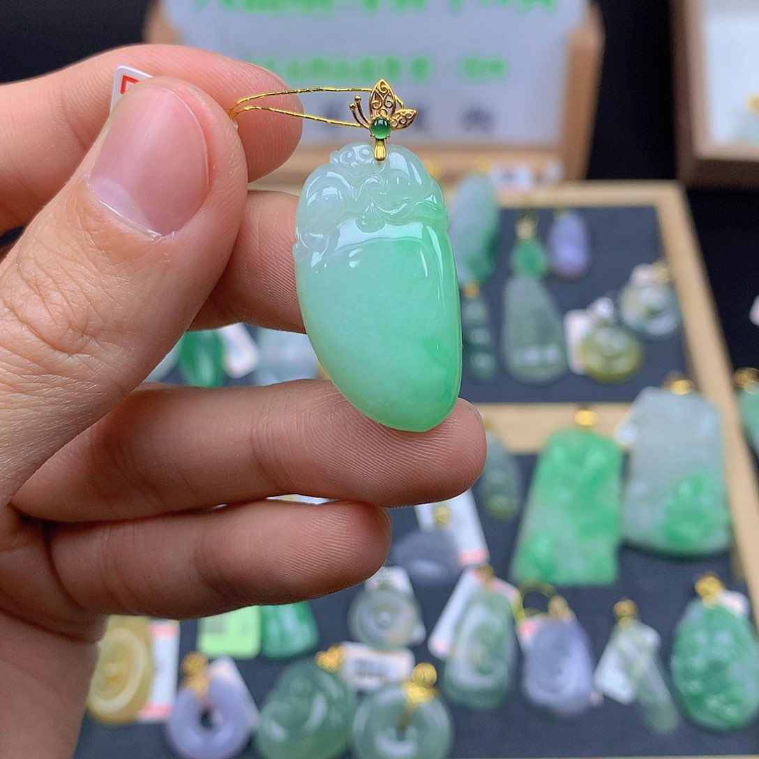 翡翠颈饰18K金镶嵌翡翠