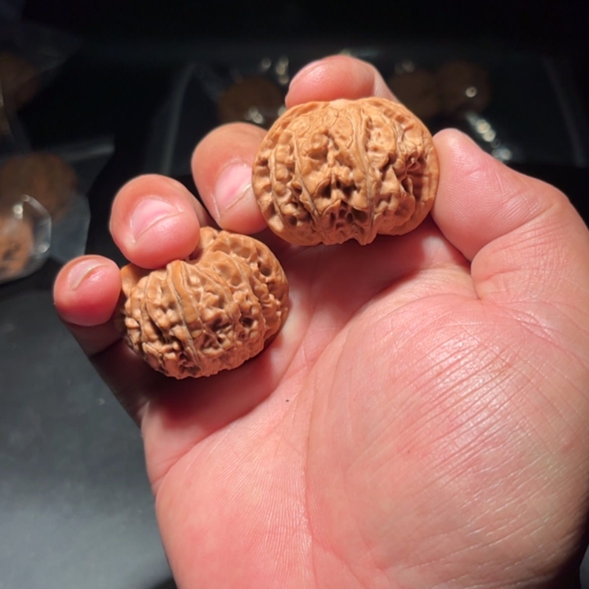 【闪购商品】萬**缰文玩核桃木制手把件