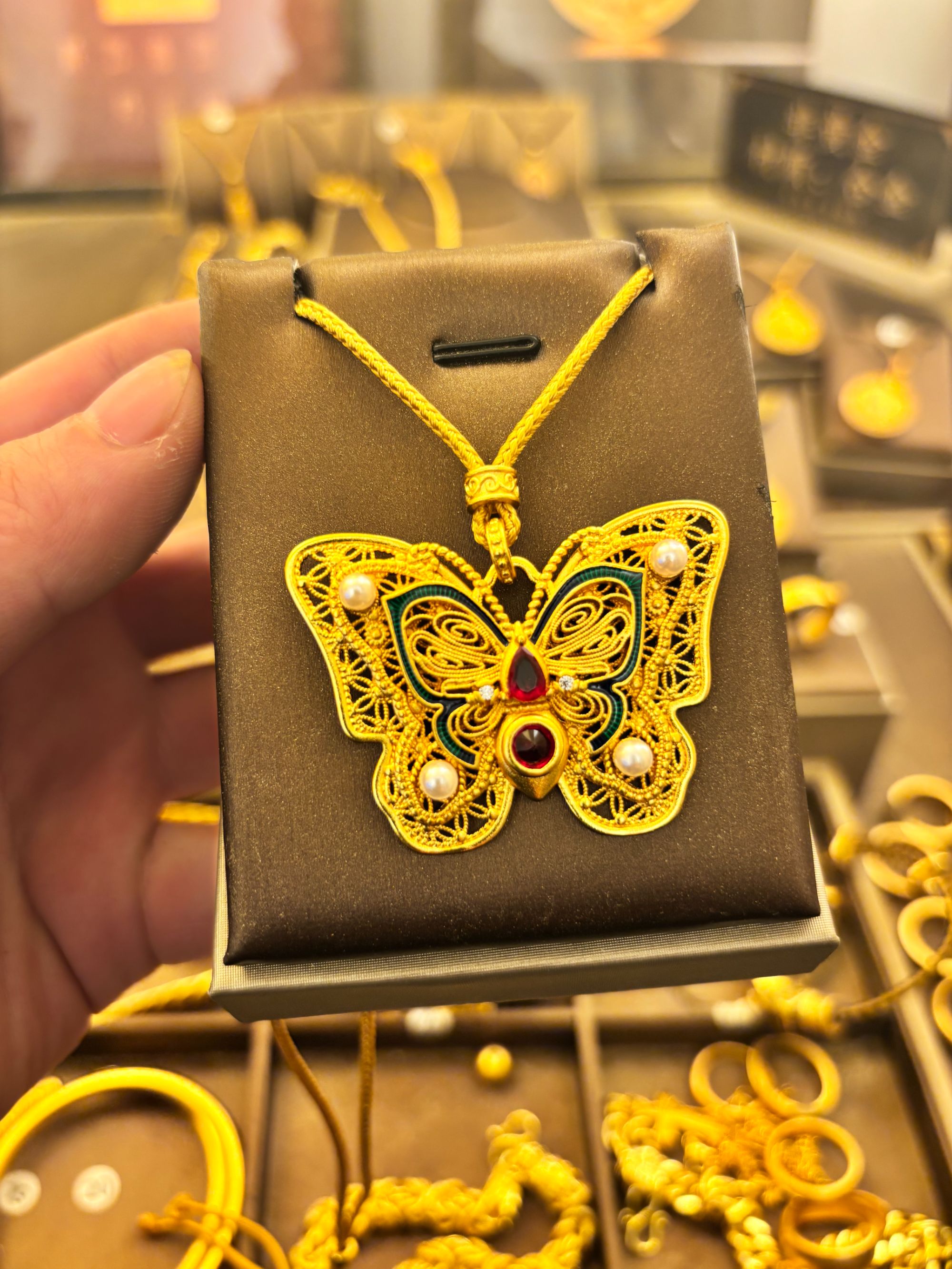 合金珐琅吊坠 国风玲珑蝴蝶珐琅镂空花丝女吊坠百搭古风金色