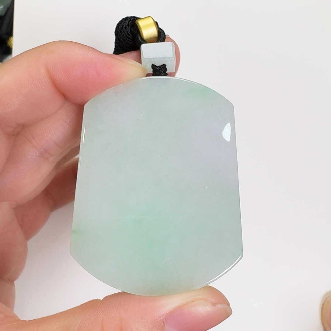 翡翠颈饰未镶嵌无事牌