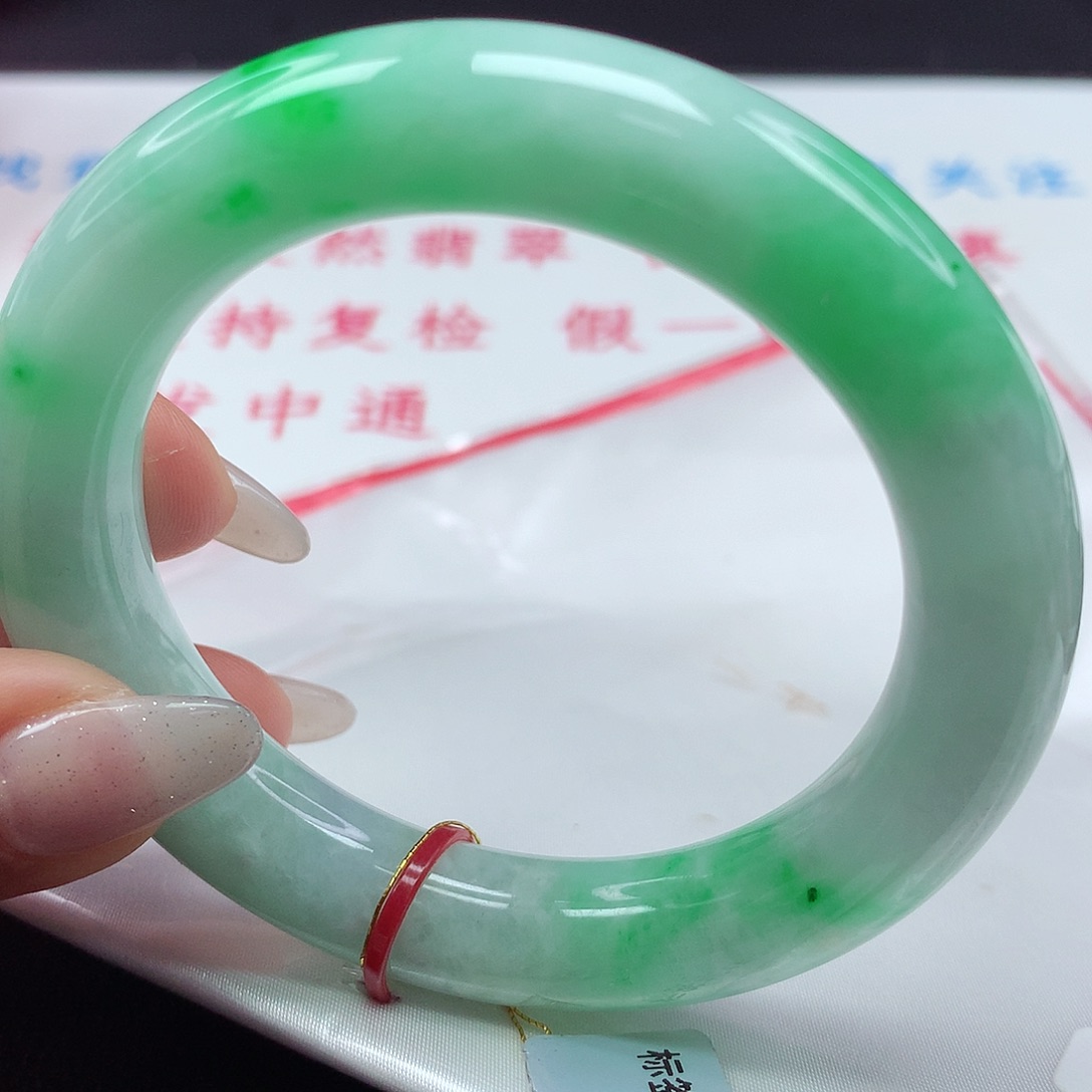 翡翠手镯未镶嵌5556圆条阳绿冰润