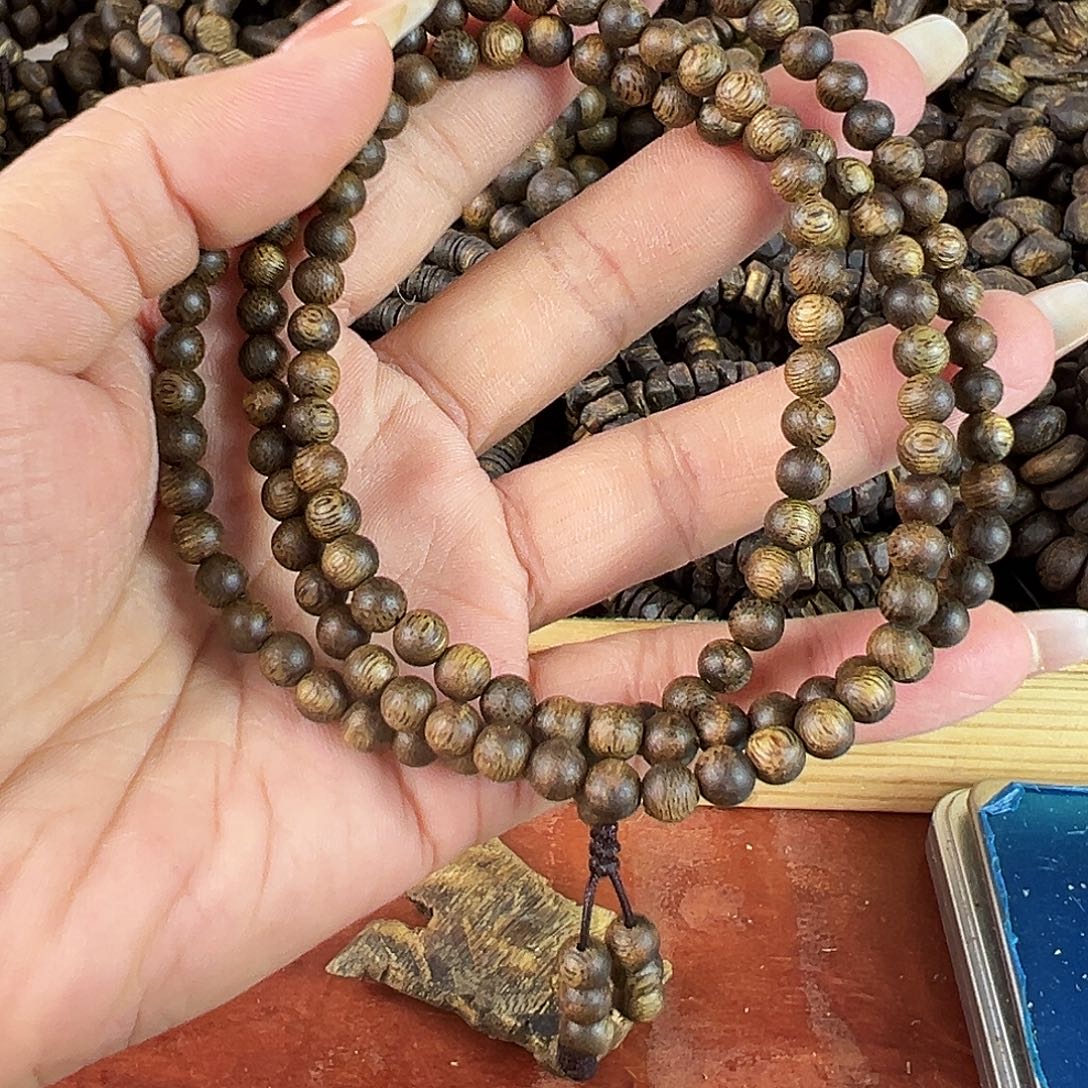 沉香碎屑沉香卡5圆珠多圈乌身老料