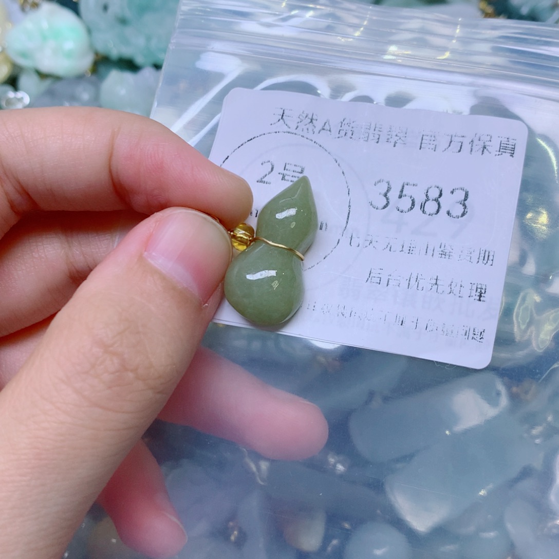 吊坠(不含链)未镶嵌翡翠