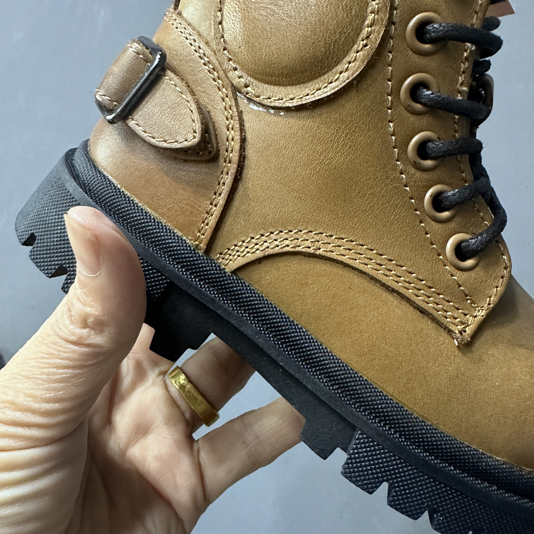 休闲时尚百搭款单里皮面马丁靴