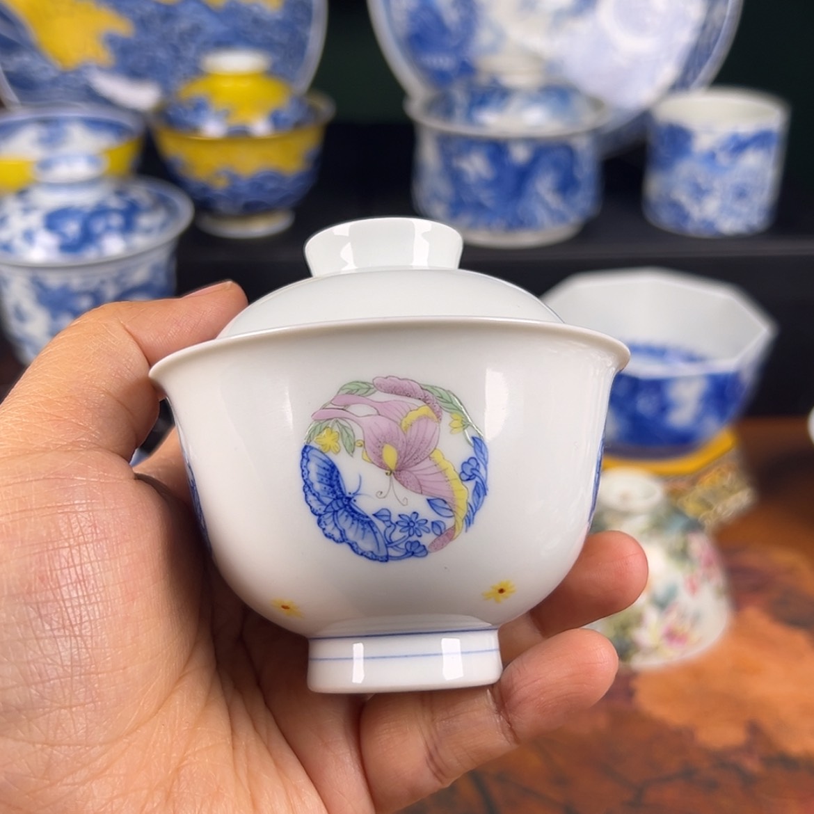 【闪购商品】杯景雨工坊-斗彩团蝶盖碗