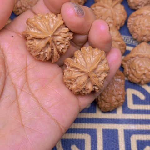 【闪购商品】文玩核桃吊坠三棱34