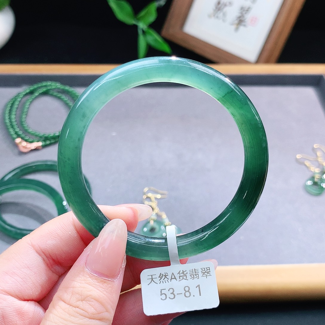 翡翠手镯（圆镯）未镶嵌