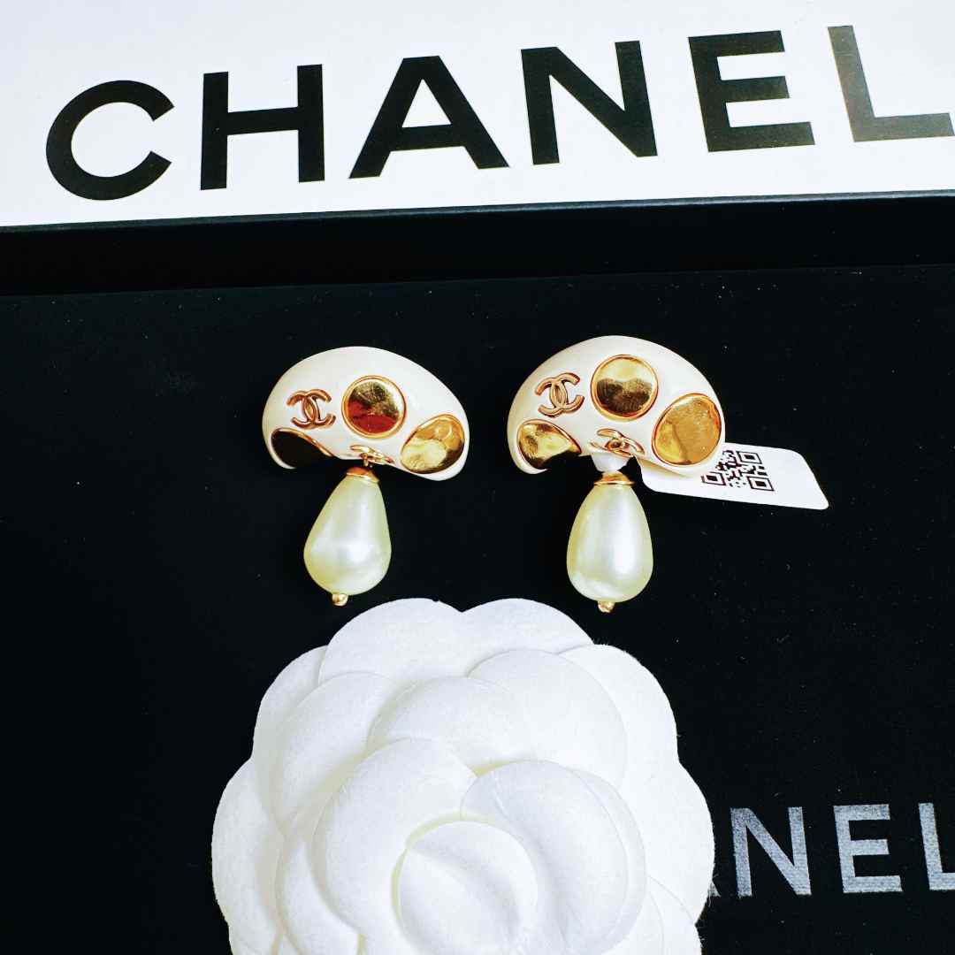 95新 Chanel/香奈儿 柚礼中古/香奈儿蘑菇水滴珍珠耳钉lz502366