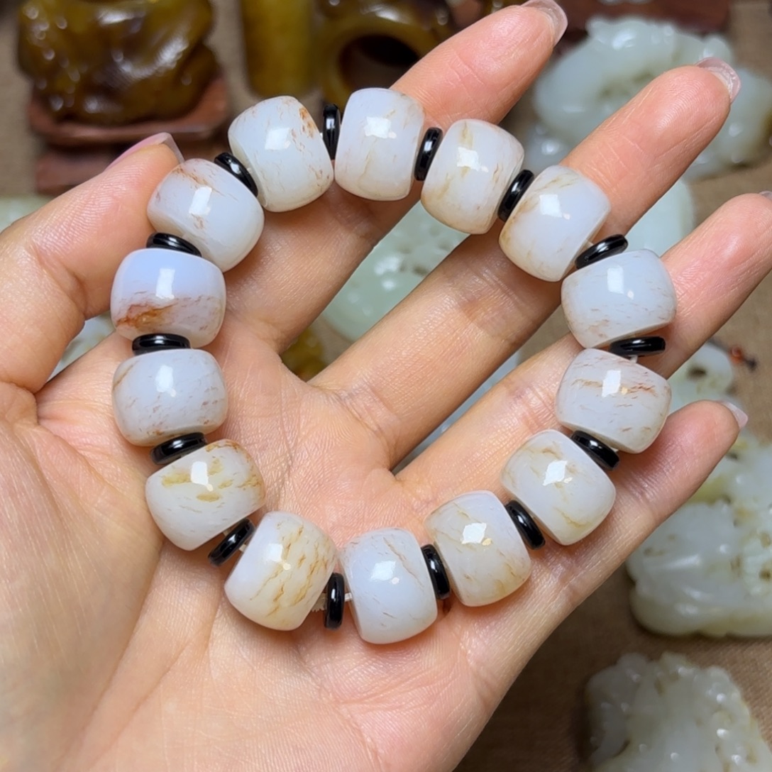 尊***严未镶嵌和田玉挂件