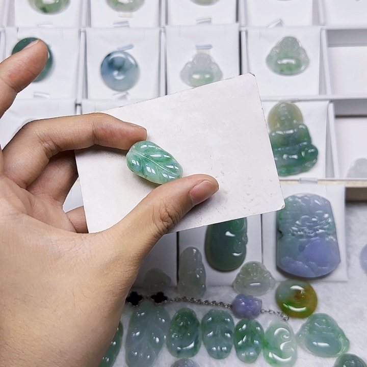 翡翠未镶嵌颈饰翡翠