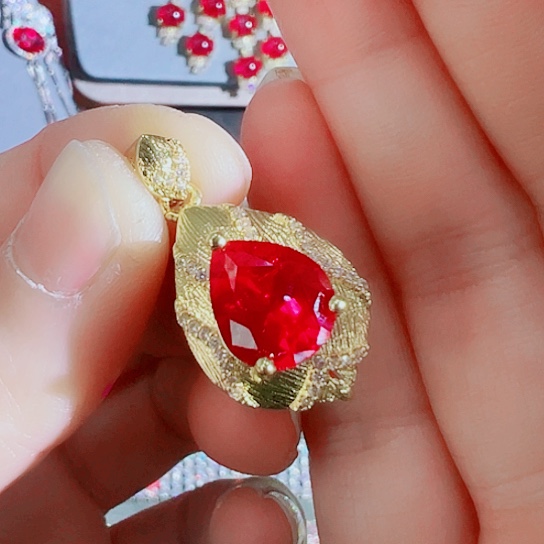 红宝石颈饰未镶嵌