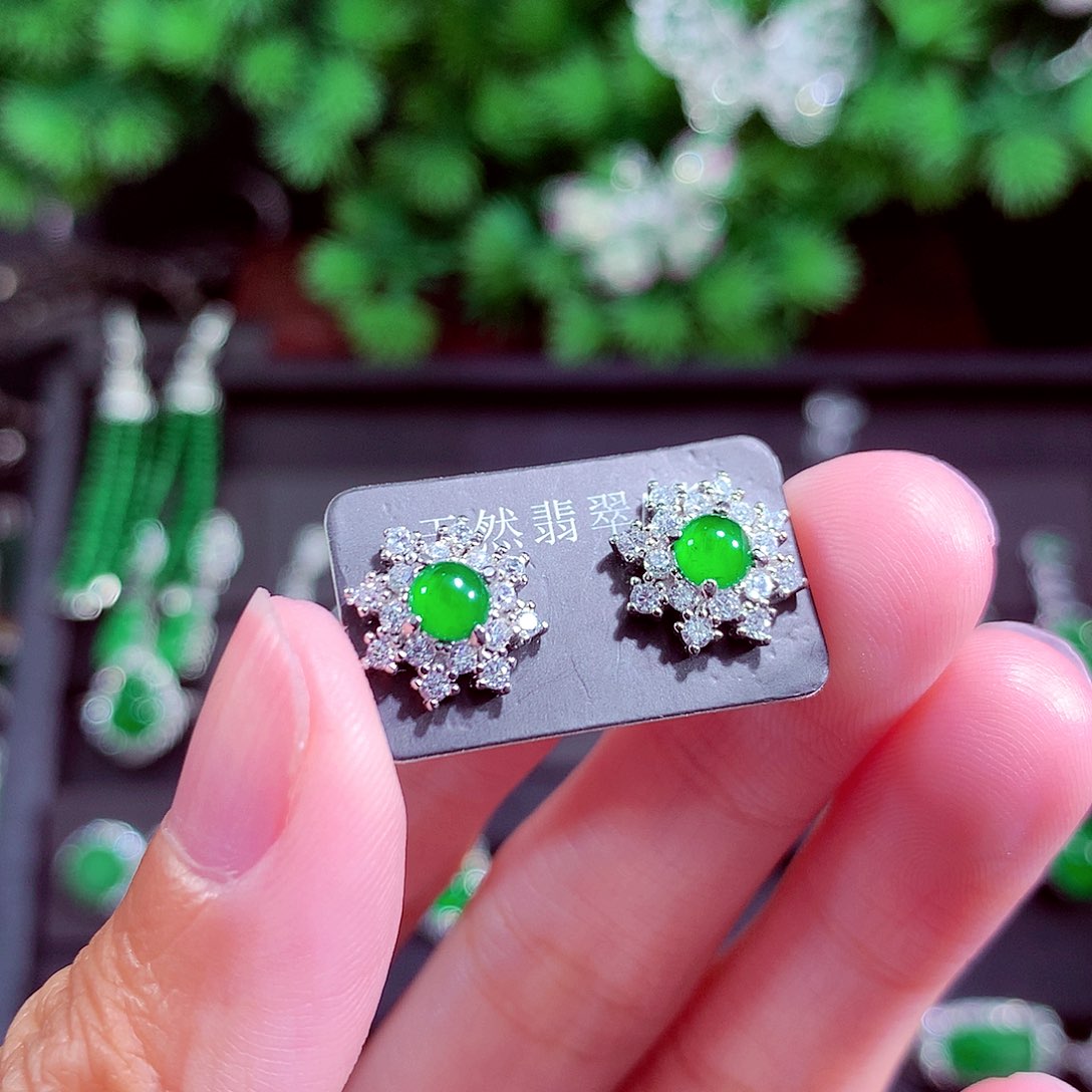 颈饰未镶嵌翡翠天然