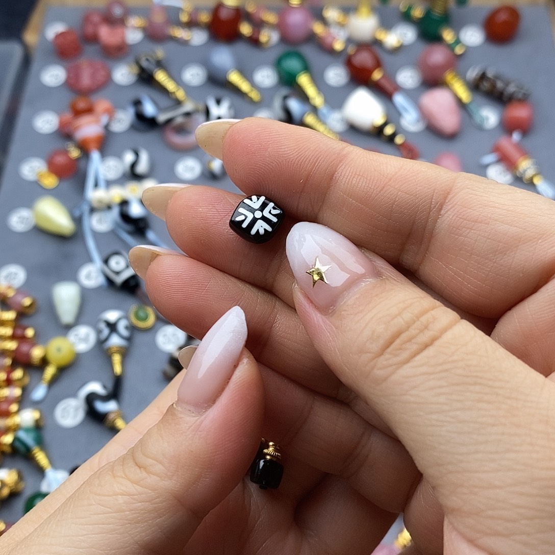 玛瑙/玉髓未镶嵌饰品