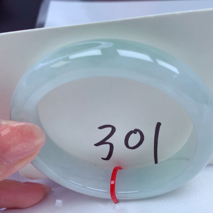 翡翠手镯未镶嵌翡翠