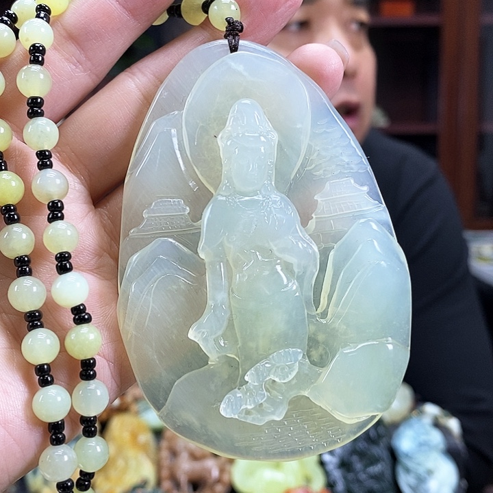 蛇纹石玉吊坠未镶嵌