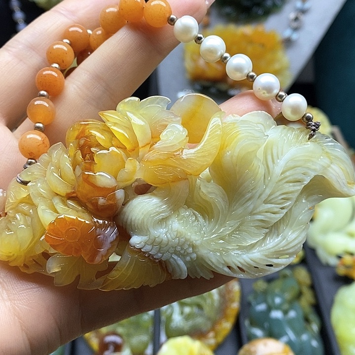 蛇纹石玉挂件未镶嵌