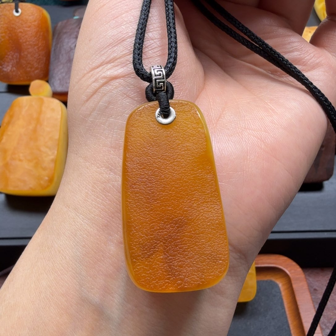 琥珀吊坠(赠链)未镶嵌