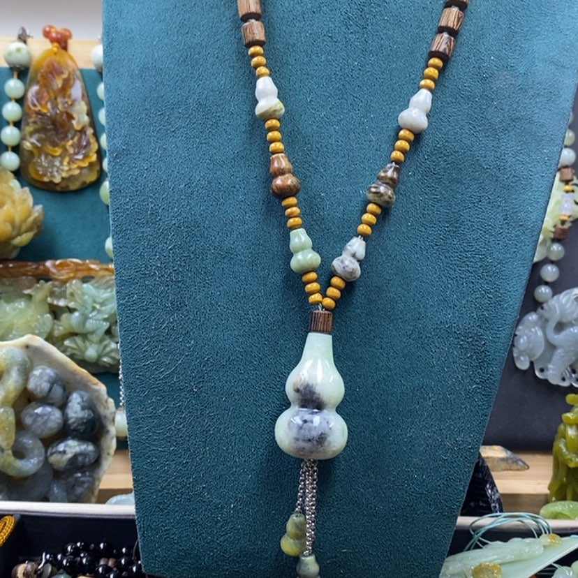 【闪购商品】蛇纹石玉吊坠未镶嵌