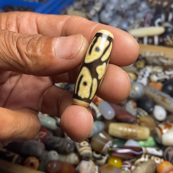 天然辰砂玛瑙吊坠