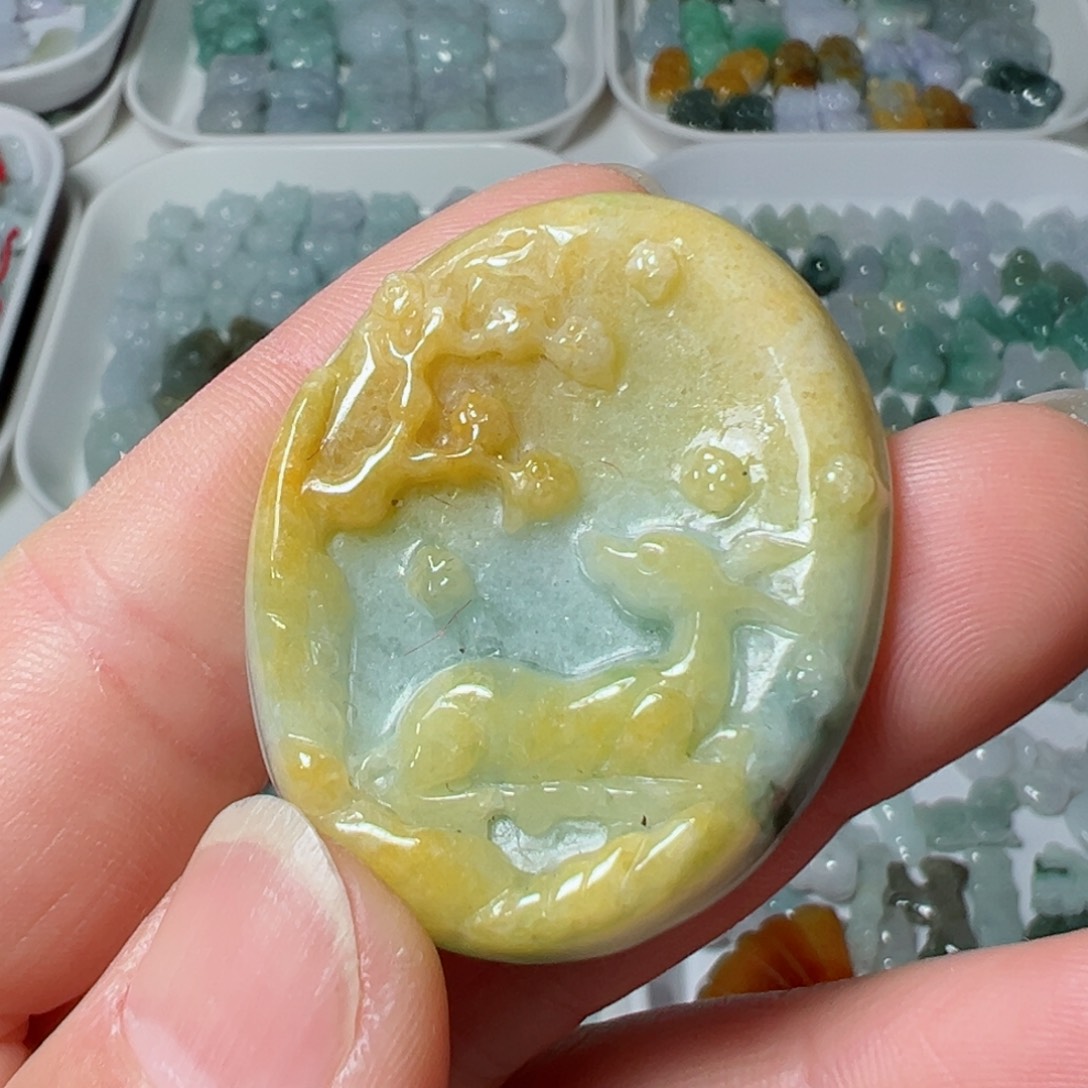 翡翠颈饰未镶嵌小鹿牌子一个