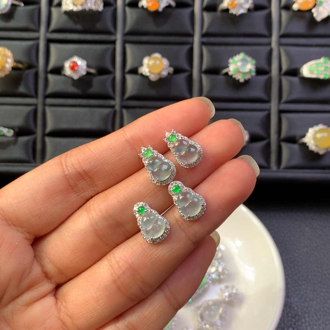 V***s翡翠银S925镶嵌耳饰