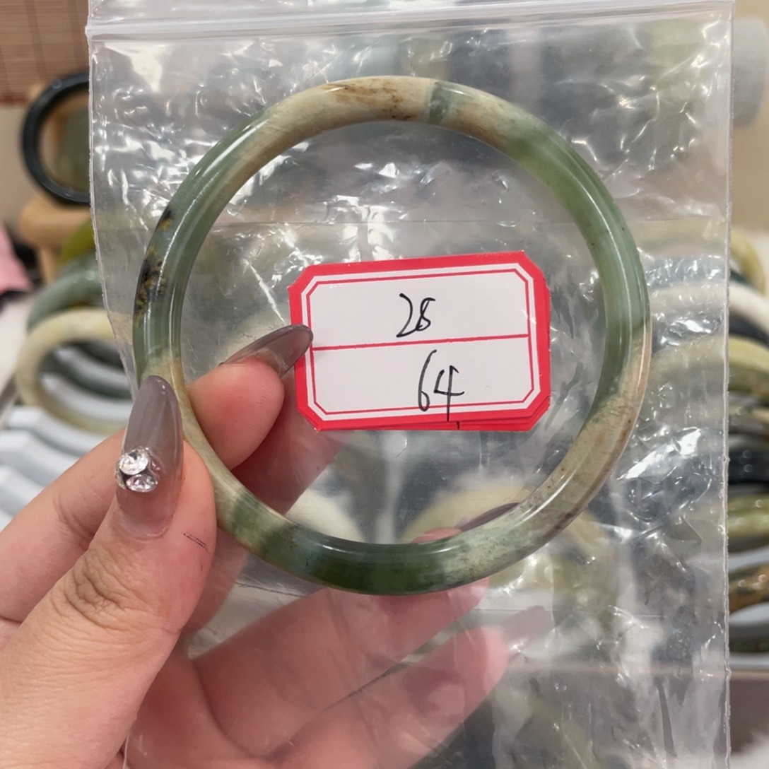 蛇纹石玉手镯未镶嵌