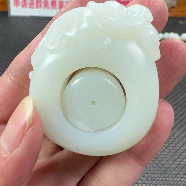 和田玉颈饰未镶嵌烟**散