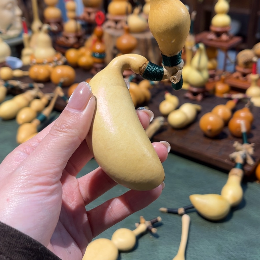 ?*h重返校园后我在图书室看书了啊呜呜好