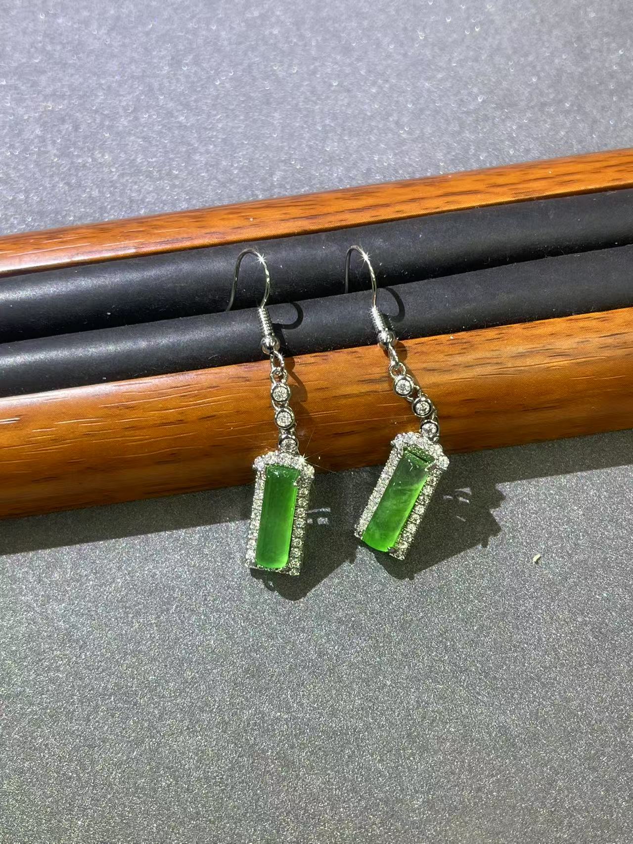 s5945白托长筒绿耳钩多样发