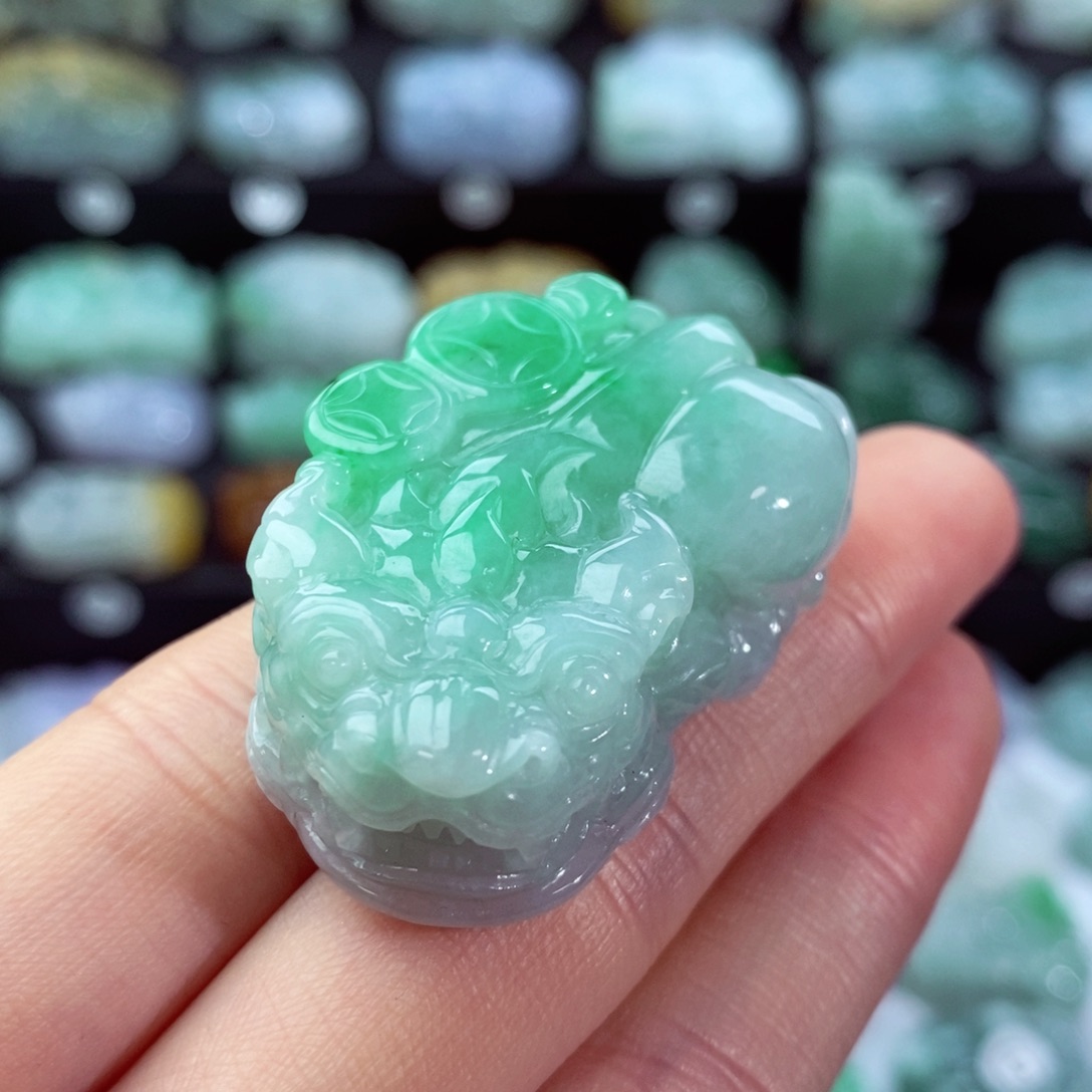 翡翠颈饰未镶嵌天然