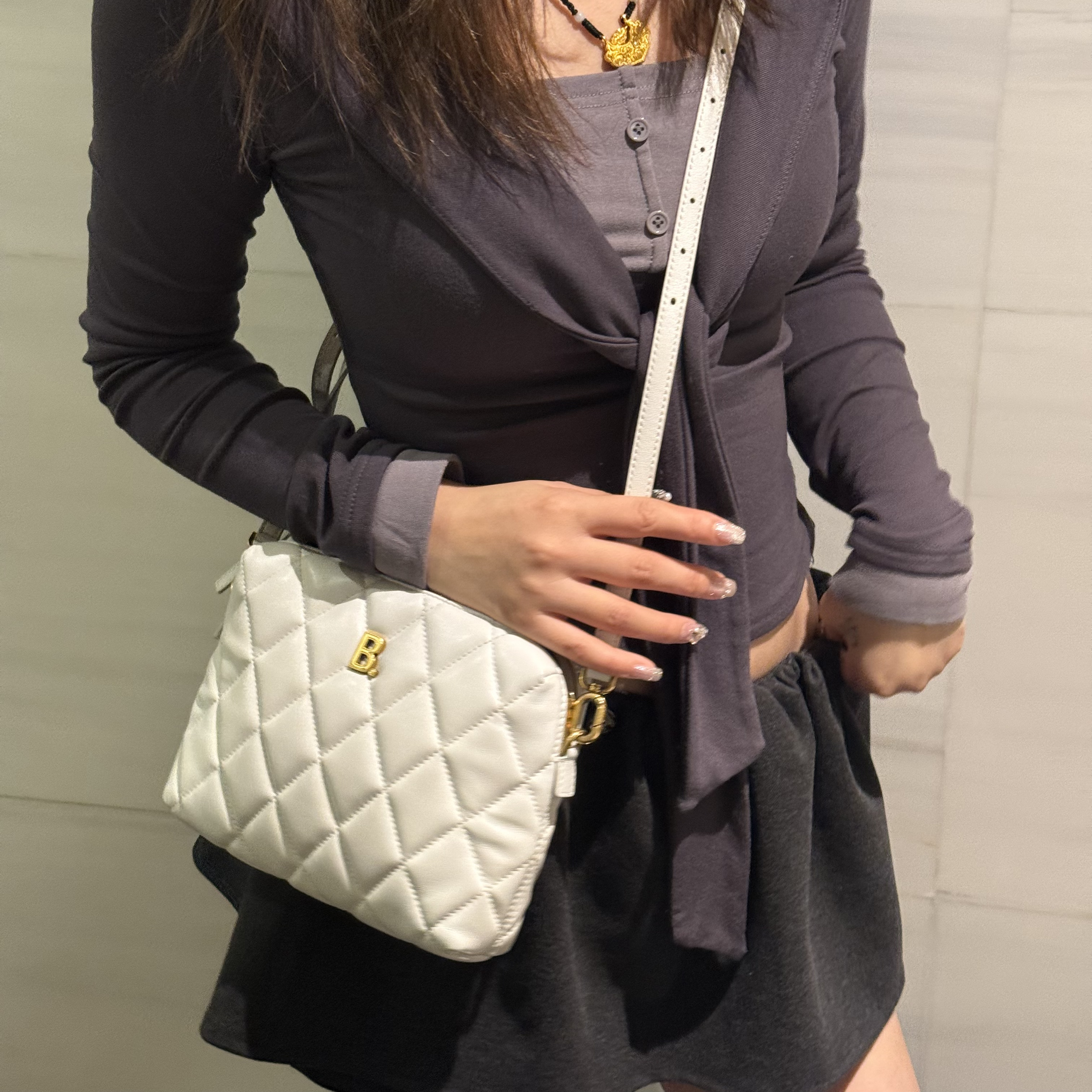 95新 Balenciaga/巴黎世家 巴黎世家白色现代款 泡芙牛皮斜挎包