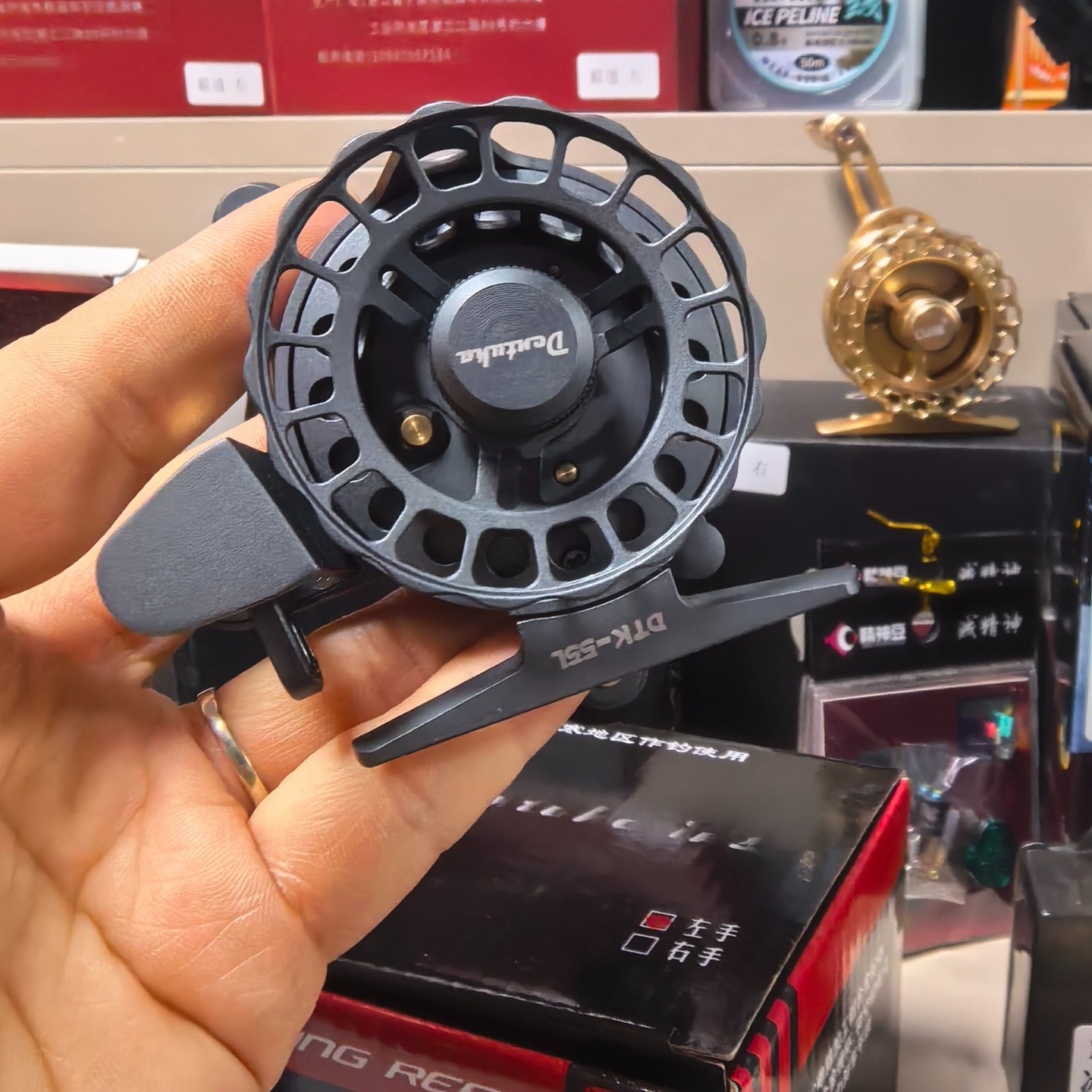 登图卡经典款冰钓轮55轮带排线器