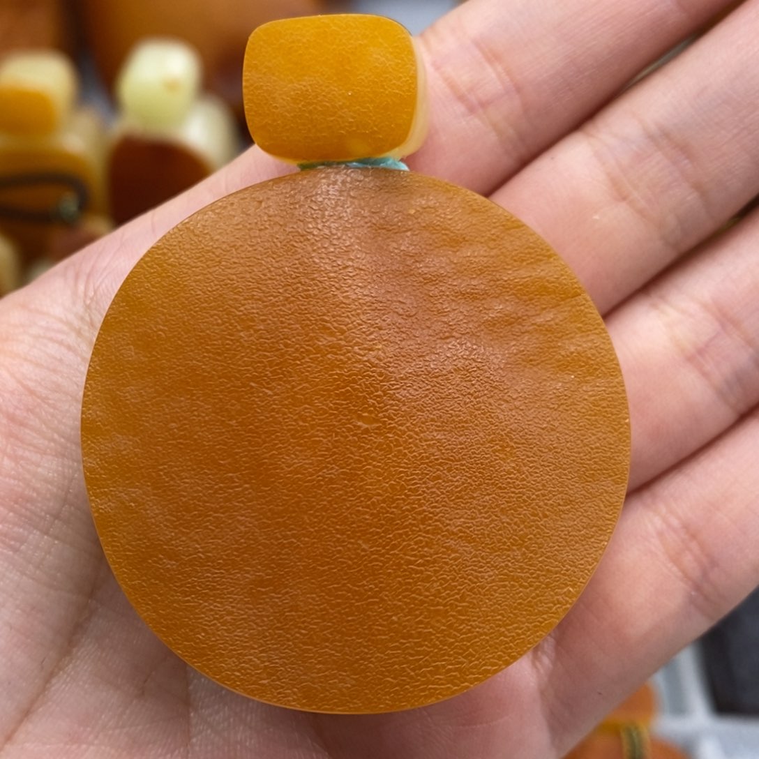 琥珀吊坠(赠链)未镶嵌