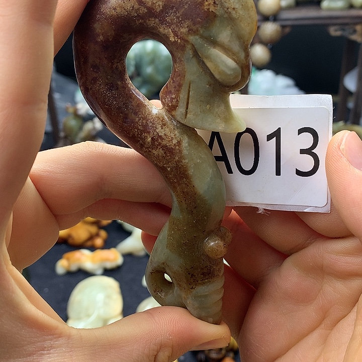 和田玉未镶嵌车挂