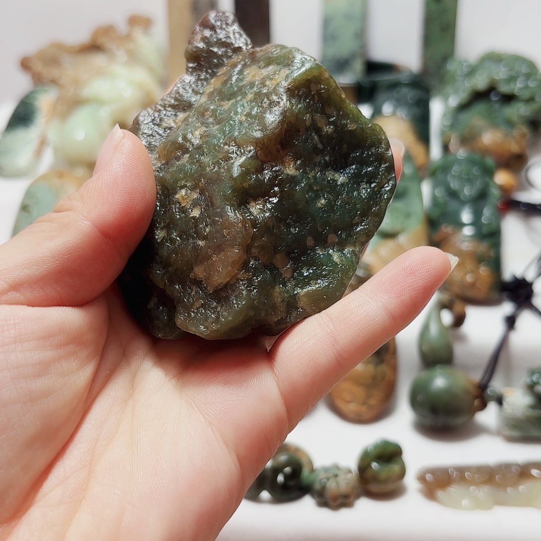 岫岩河磨玉（透闪石质玉）挂件未镶嵌育**记