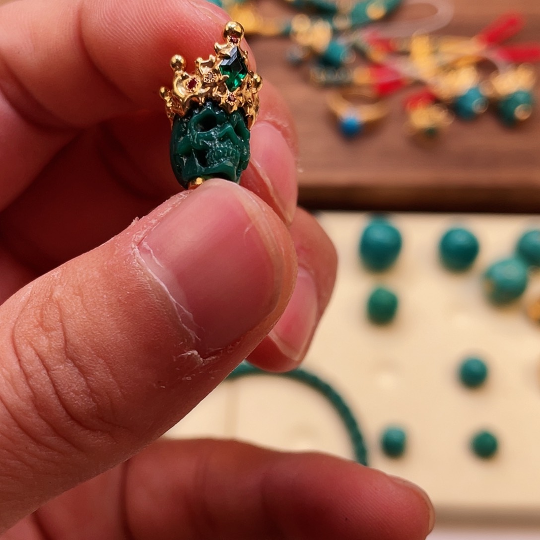 绿松石颈饰未镶嵌