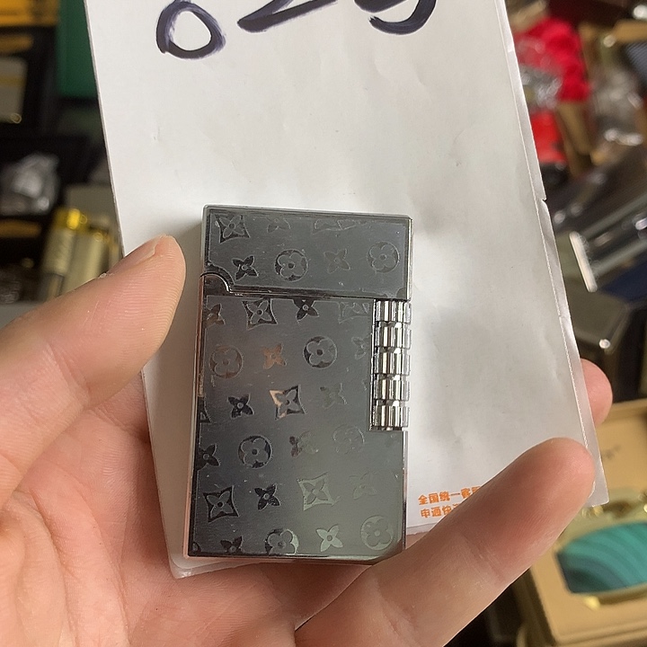 欲***纵62号郎声打火机一个