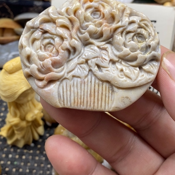 硅化珊瑚（珊瑚玉）未镶嵌颈饰