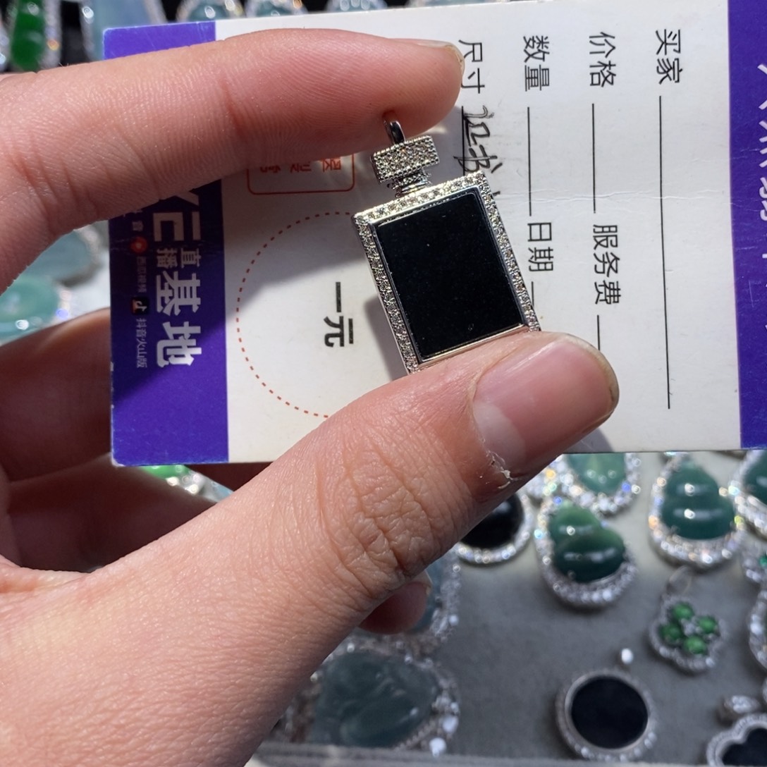 翡翠颈饰未镶嵌翡翠