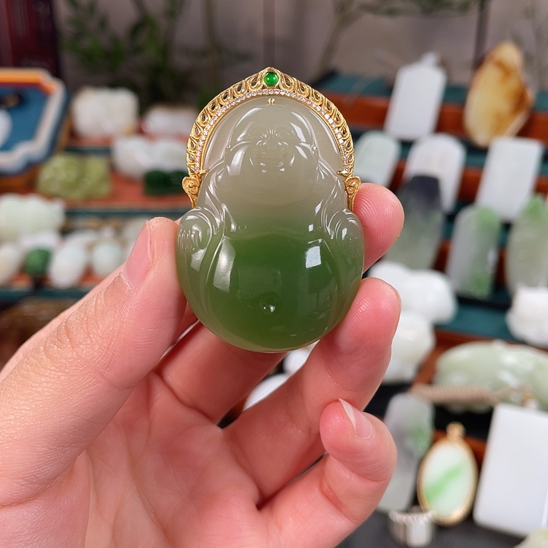 18K金镶嵌和田玉挂件