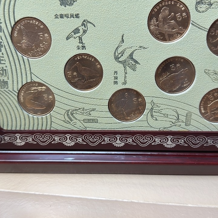 其他普通金属珍稀动物礼品盒一个