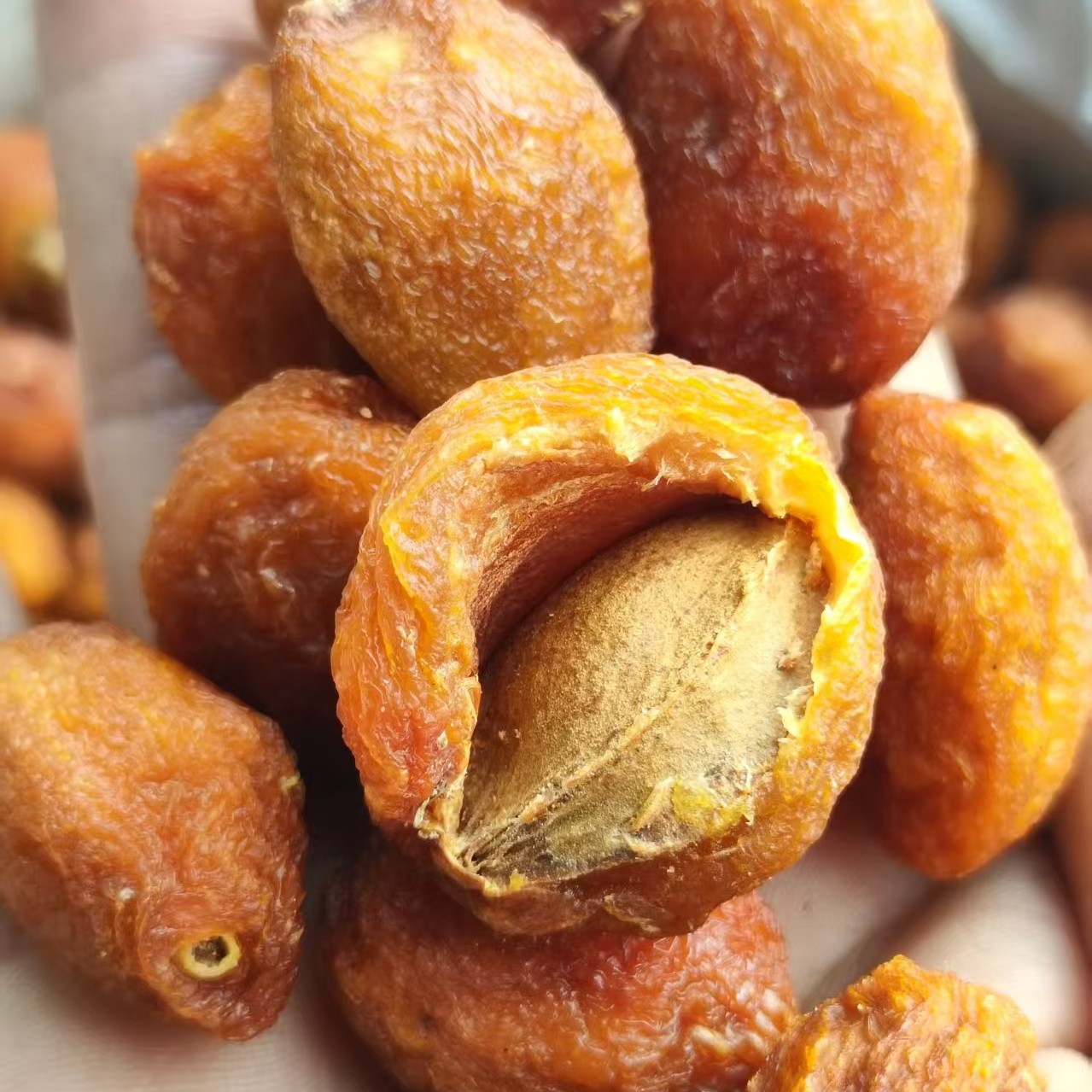 天然色买提杏干，酸甜可口