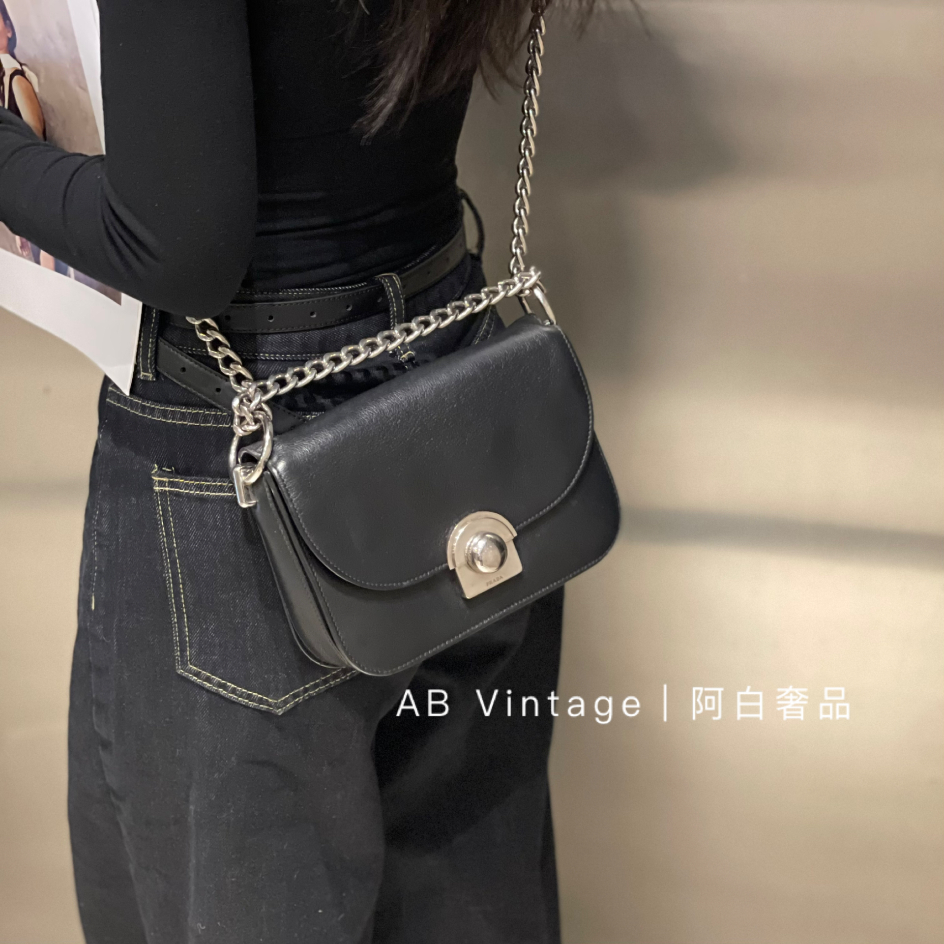 95新 Prada/普拉达 阿白奢品/Prada 圆形扣口盖包