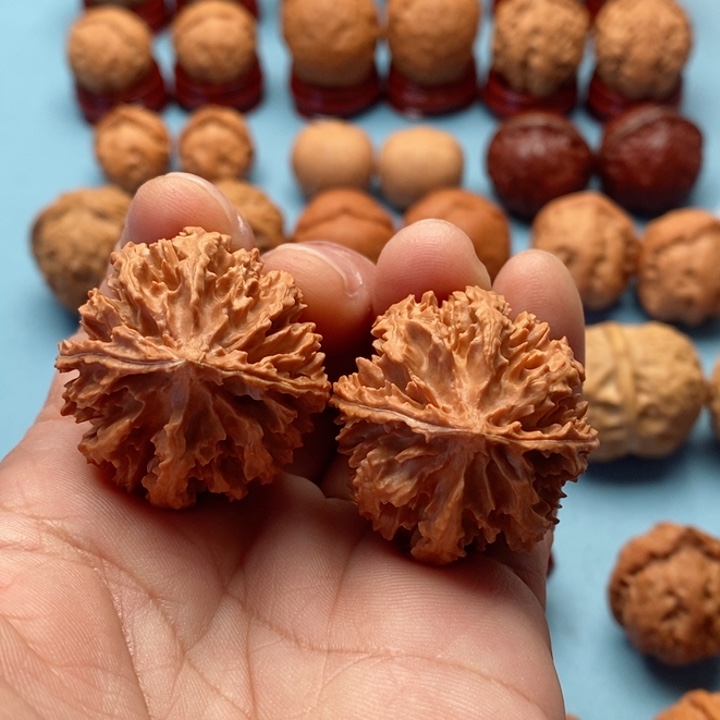 文玩核桃把件精品文玩手捻红灯龙元